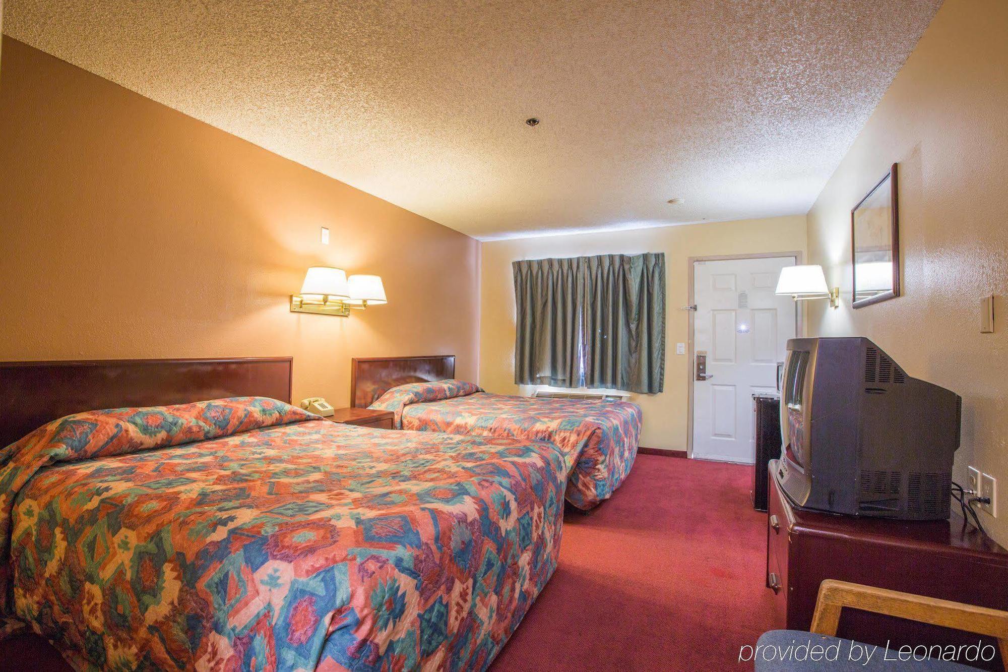 University Inn Fresno Motel 2*