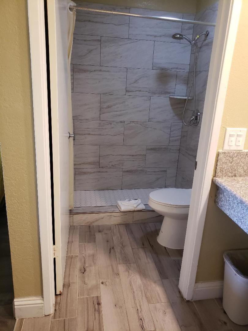 Motel University Inn Fresno 2*